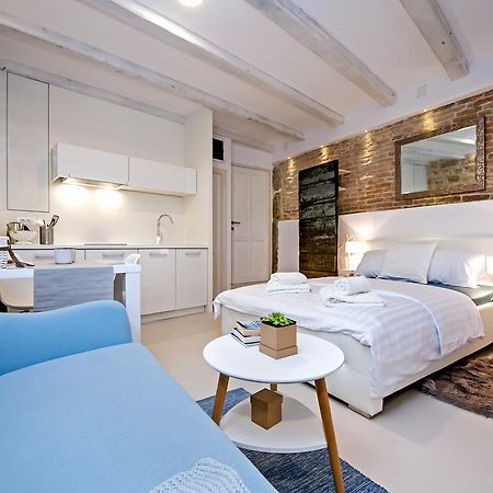 Luna Rooms And Studios Rovinj Bagian luar foto