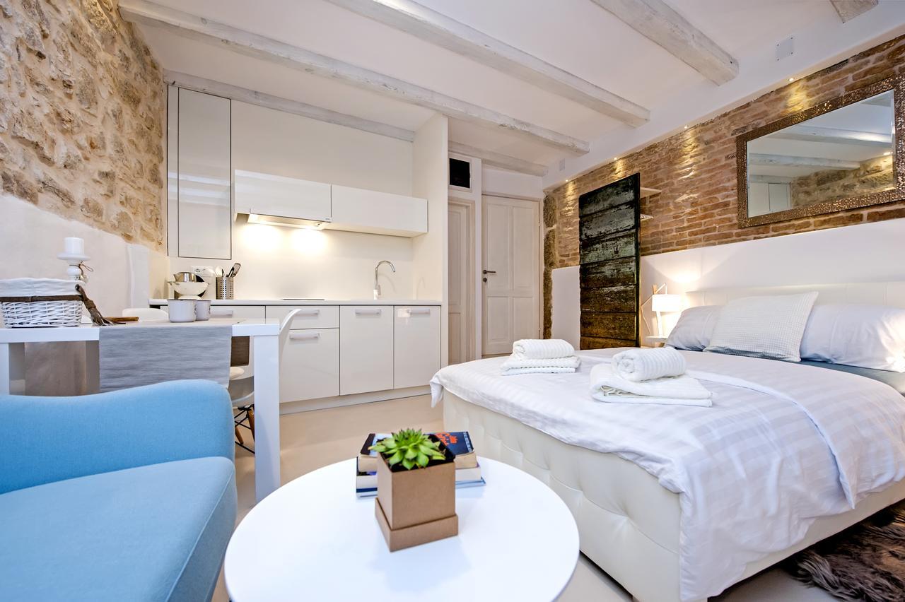 Luna Rooms And Studios Rovinj Bagian luar foto