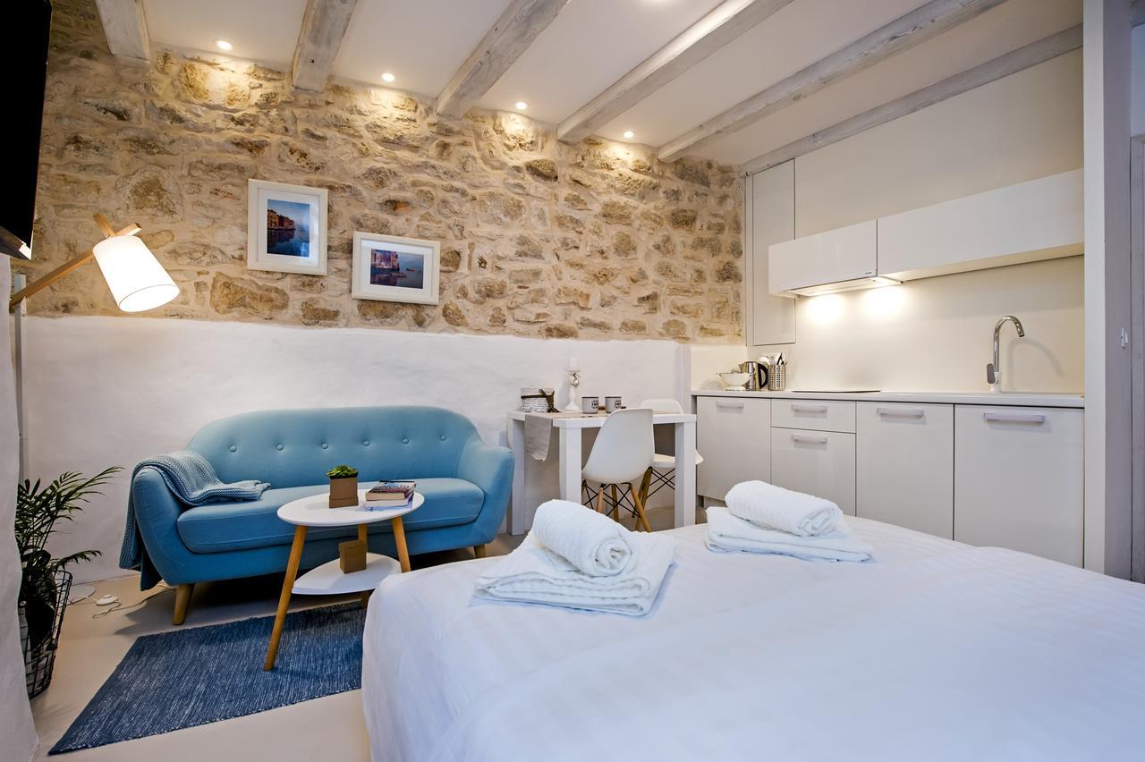 Luna Rooms And Studios Rovinj Bagian luar foto