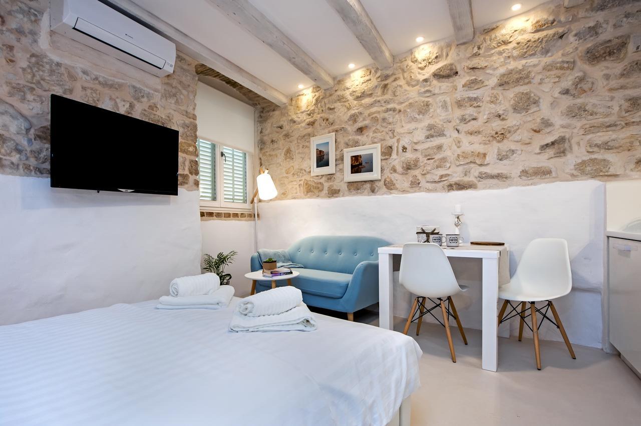 Luna Rooms And Studios Rovinj Bagian luar foto