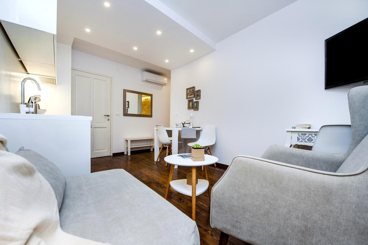 Luna Rooms And Studios Rovinj Bagian luar foto