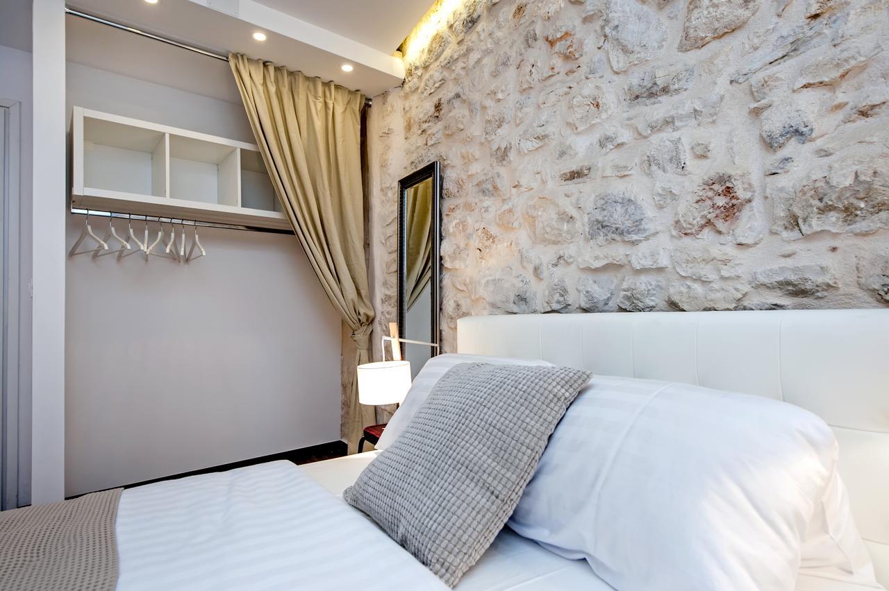 Luna Rooms And Studios Rovinj Bagian luar foto